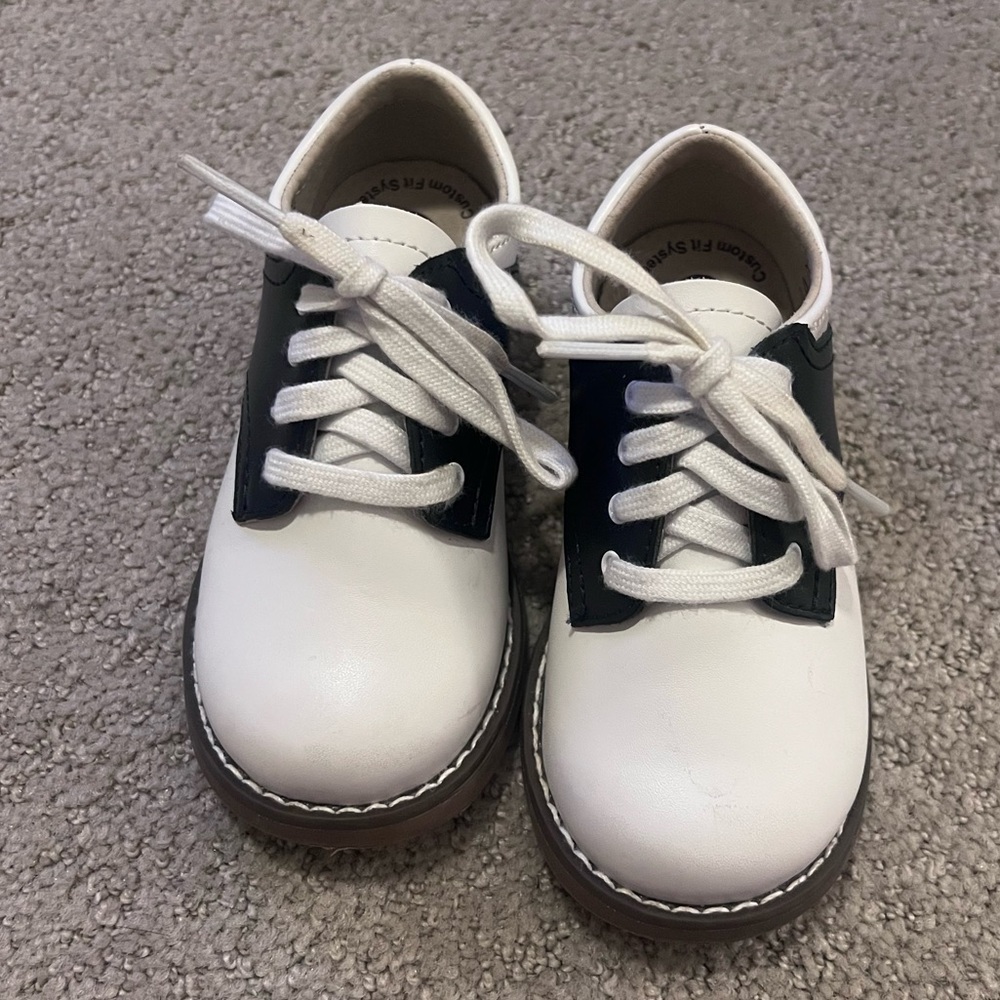 Footmates toddler Oxford shoes, white and navy, Size 7
